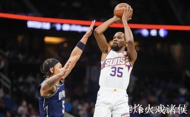 默里上半场7投4中，三分1中1得到13分2篮板2助攻