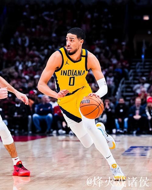 史密斯末节爆发：8分两记三分赢得赞誉